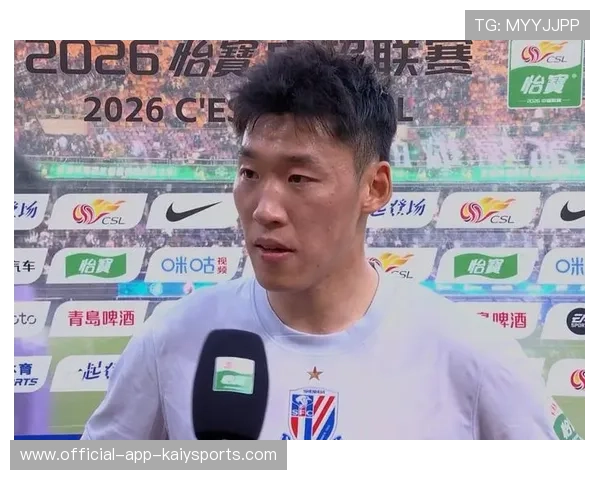 朱辰杰在申花内部对抗赛中锁死马莱莱，展现国脚级防守