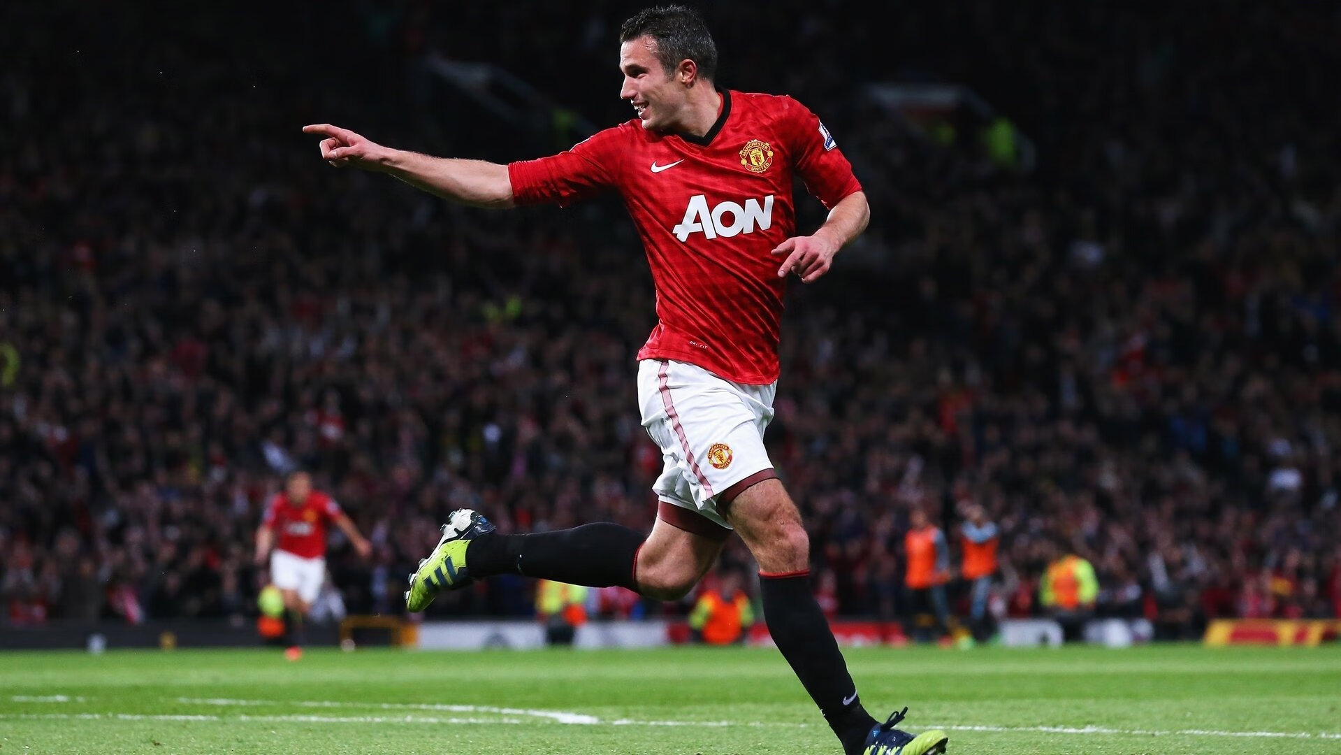 球员在欧冠比赛后被评为月度最佳并获颁奖,欧冠年度最佳球员